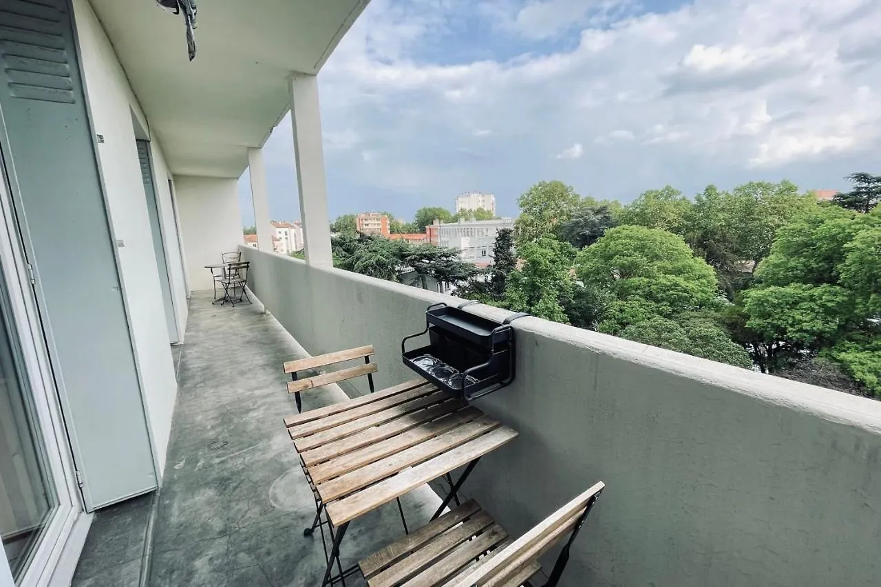 Large Bright Apartment With Balcony Toulouse France